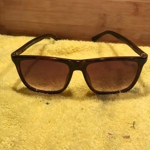 Gucci sunglasses model # 1132/s great condition